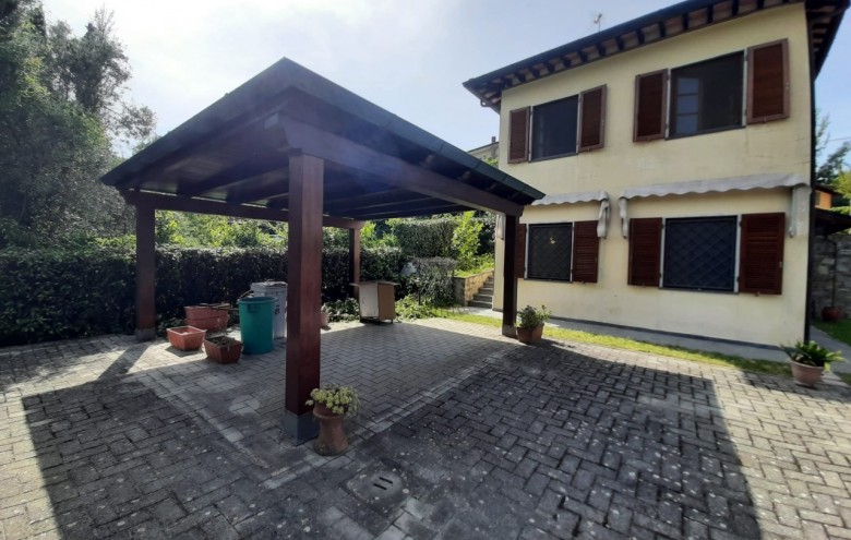 Villa singola in vendita a Camaiore