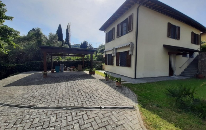 Villa singola in vendita a Camaiore