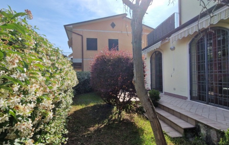 Porzione di casa in vendita a Forte dei Marmi