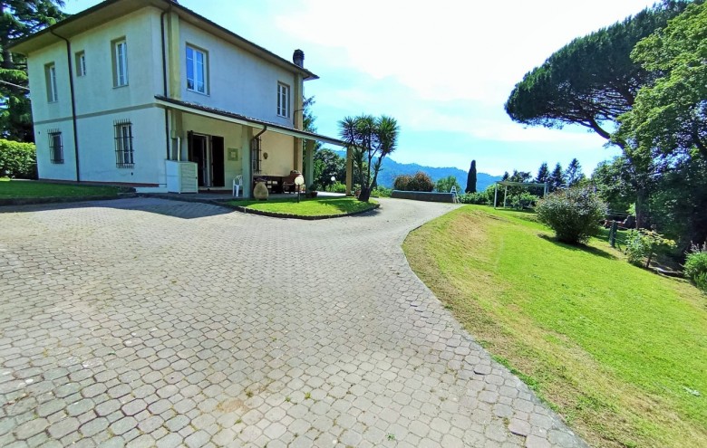 Villa singola in vendita a Camaiore