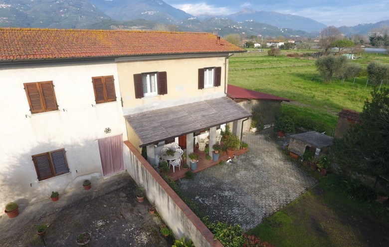 Porzione di casa in vendita a Pietrasanta