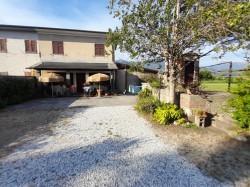 porzione-di-rustico-di-ampia-metratura