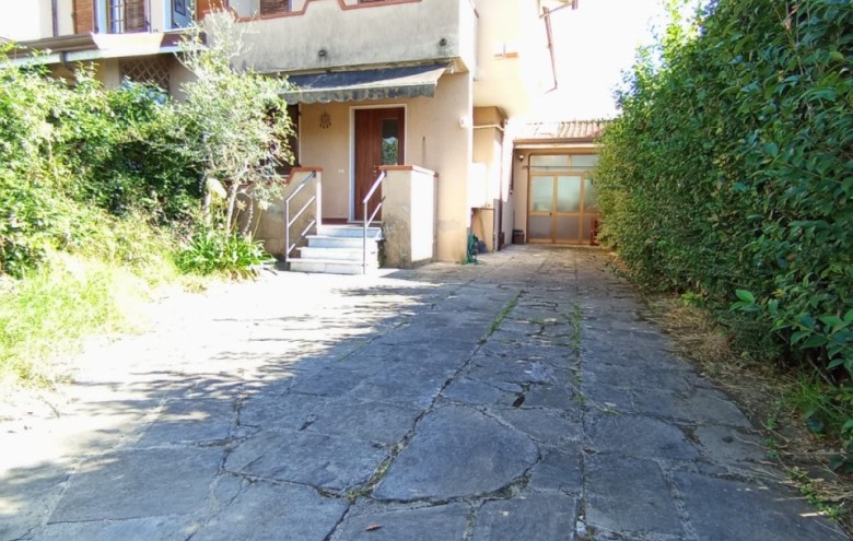 Porzione di casa in vendita a Pietrasanta