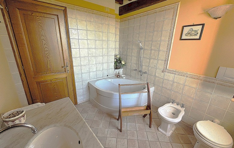 Porzione di casa in vendita a Camaiore