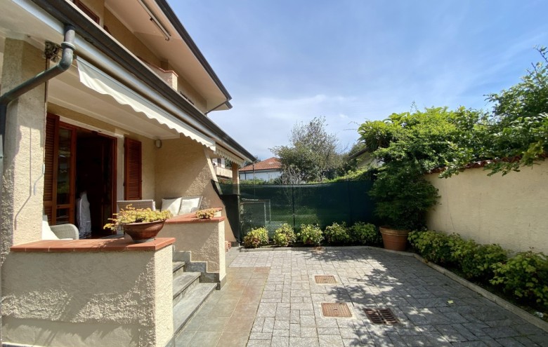 Bifamiliare in vendita a Pietrasanta