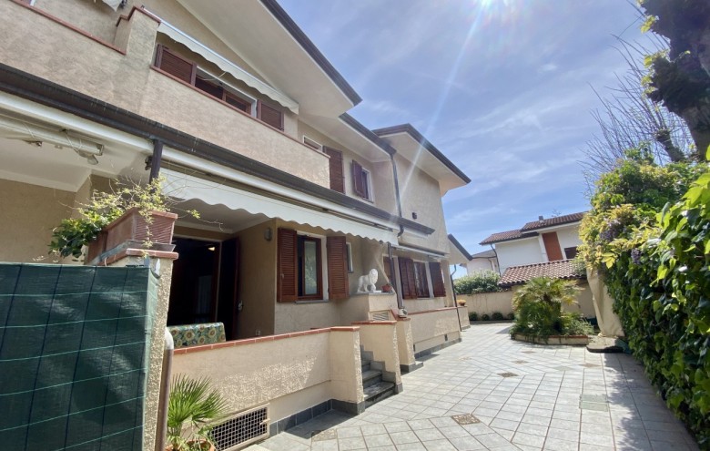 Bifamiliare in vendita a Pietrasanta