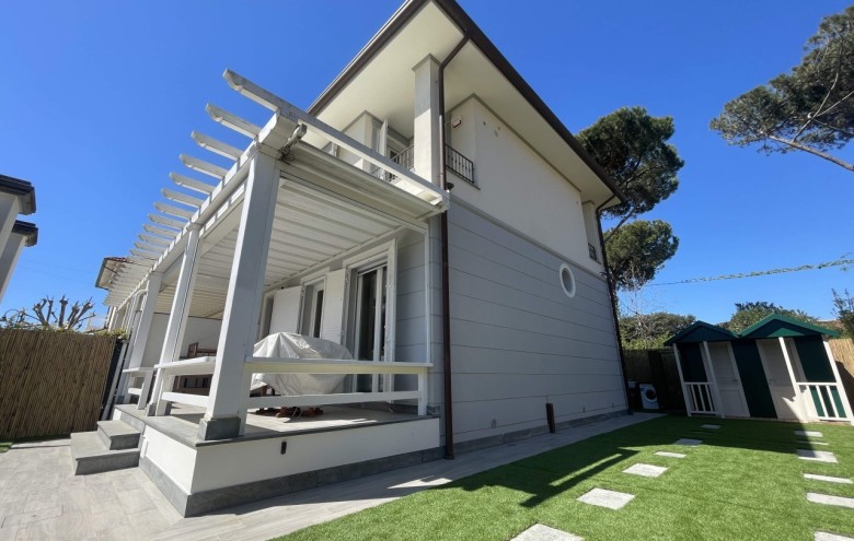 Bifamiliare in affitto a Pietrasanta