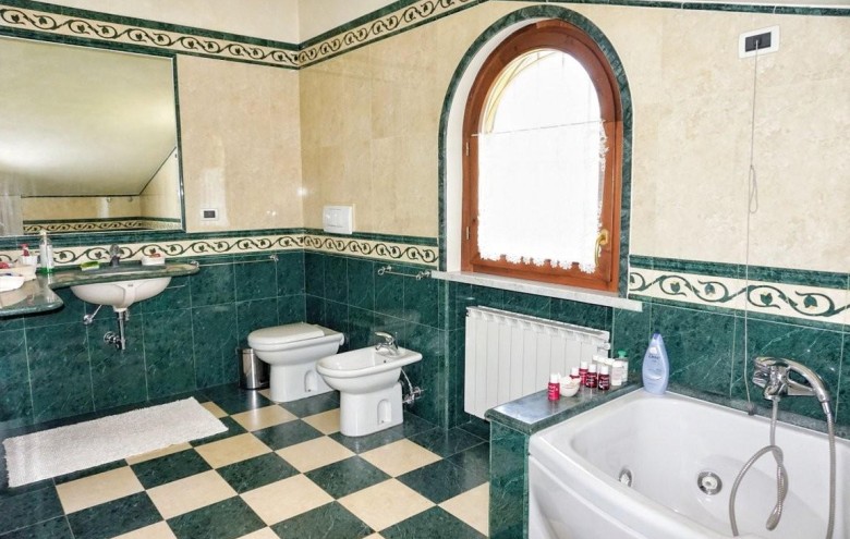 Appartamento in vendita a Massa