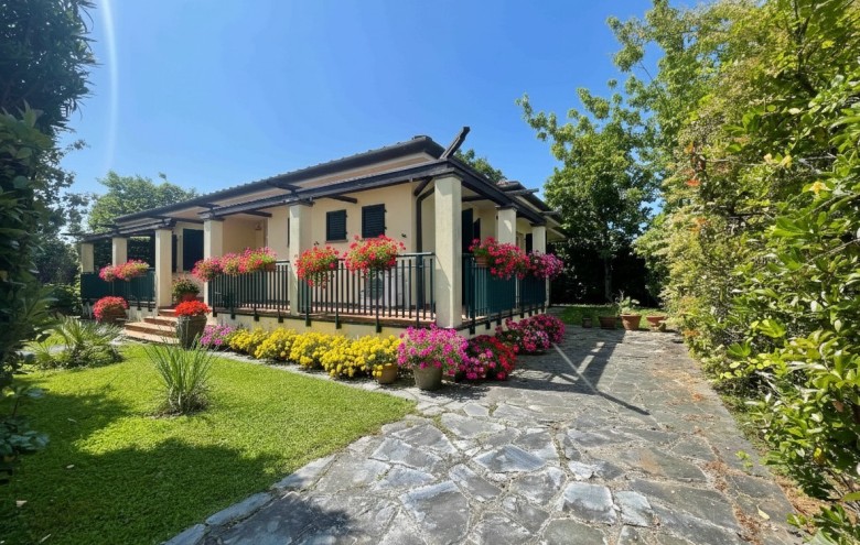 Villa singola in vendita a Pietrasanta