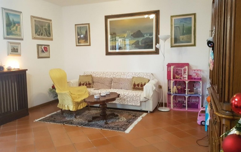 Casa semi indipendente in vendita a Massa