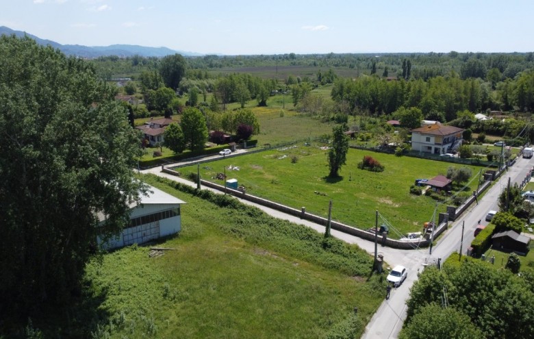 Terreno in vendita a Montignoso