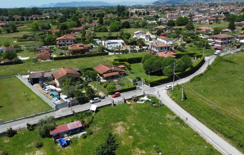 Terreno in vendita a Montignoso