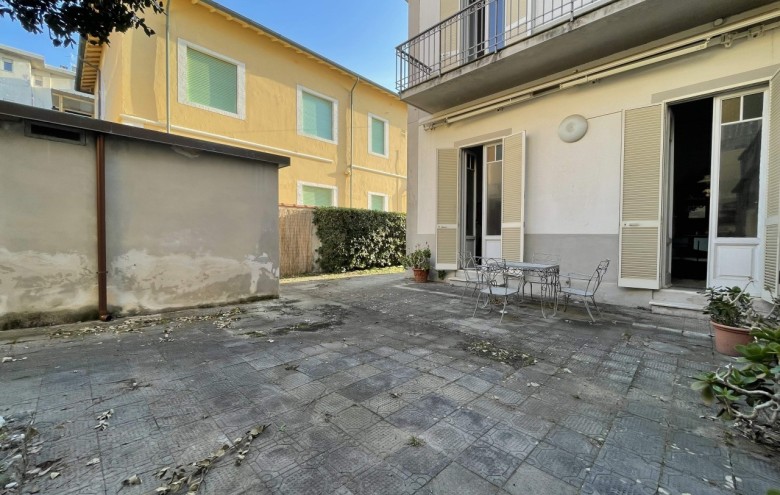 Bifamiliare in vendita a Camaiore