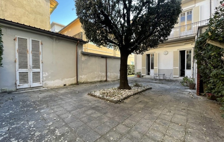 Bifamiliare in vendita a Camaiore