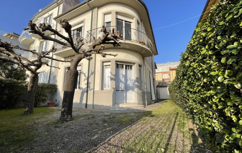 Bifamiliare in vendita a Camaiore