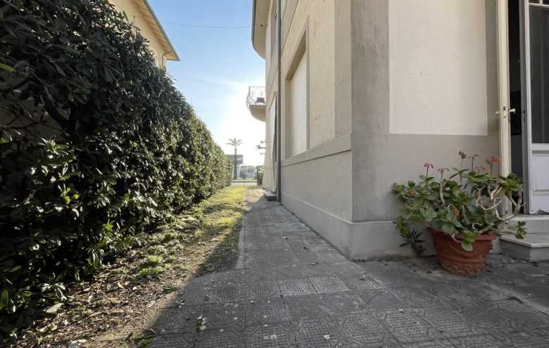 Bifamiliare in vendita a Camaiore