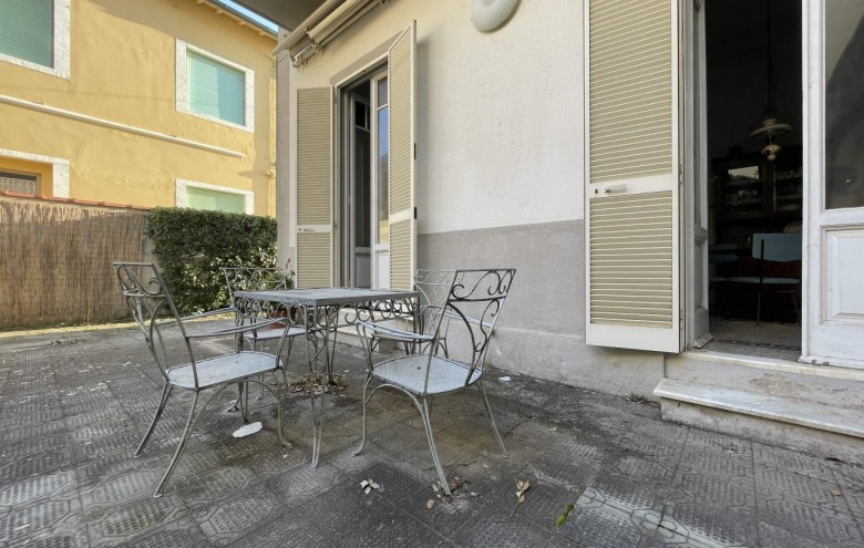 Bifamiliare in vendita a Camaiore