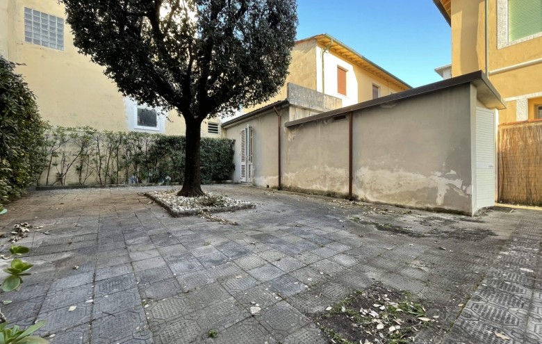 Bifamiliare in vendita a Camaiore