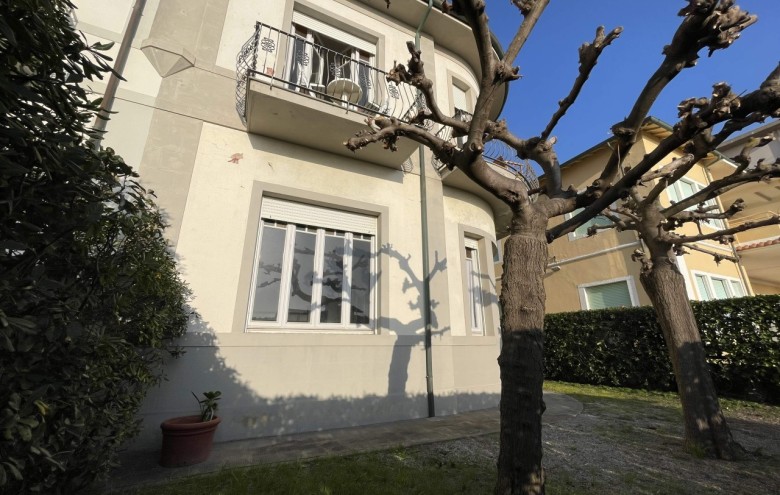 Bifamiliare in vendita a Camaiore