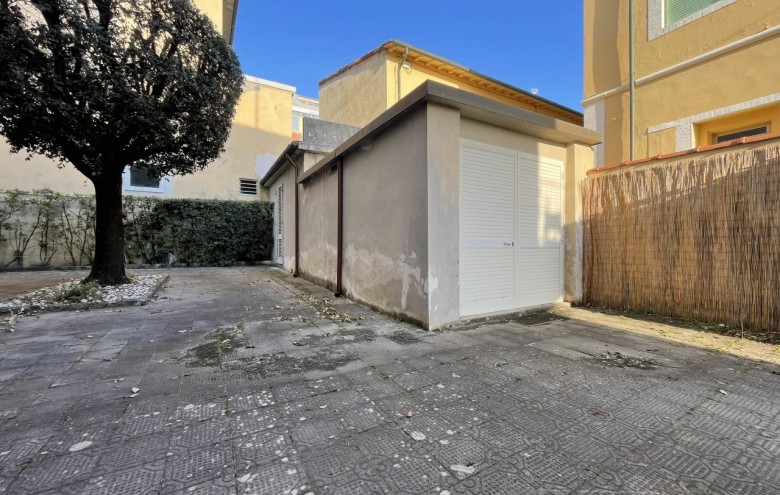 Bifamiliare in vendita a Camaiore