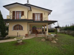 montignoso-cervaiolo-porzione-di-bifamiliare-con-giardino-privato