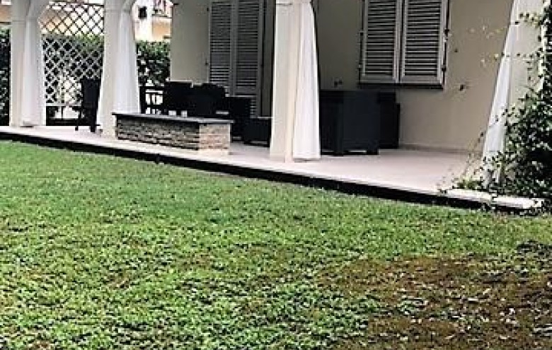 Villa singola in vendita a Massa