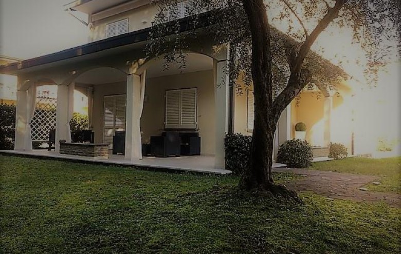 Villa singola in vendita a Massa