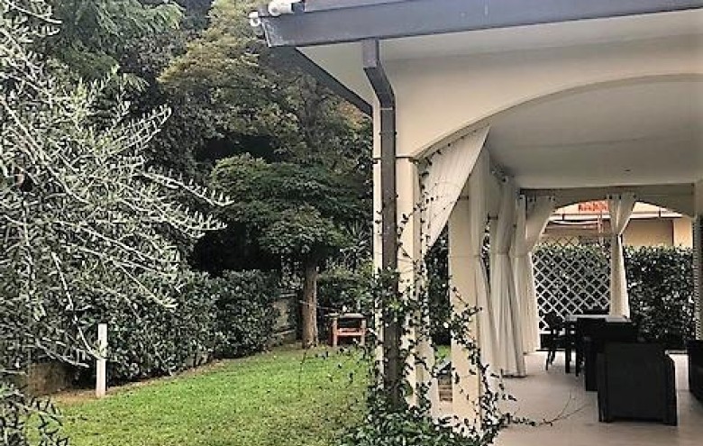 Villa singola in vendita a Massa