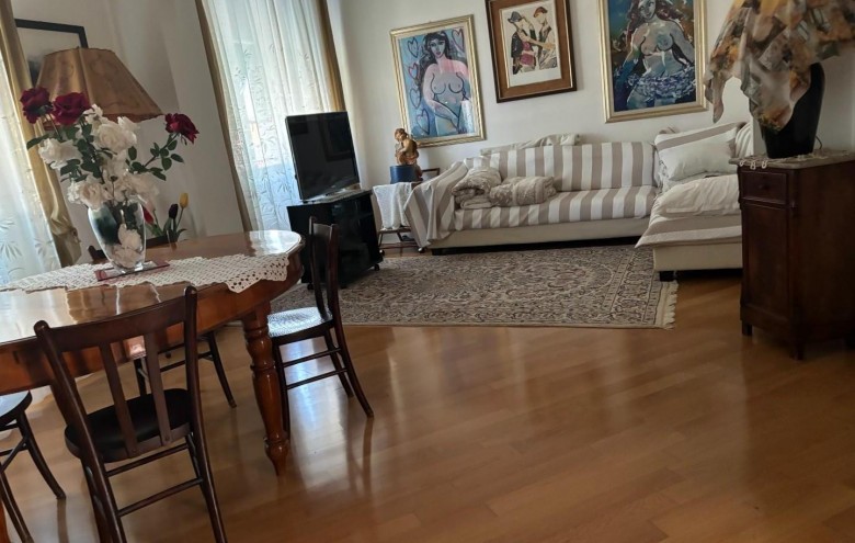 Appartamento in vendita a Viareggio