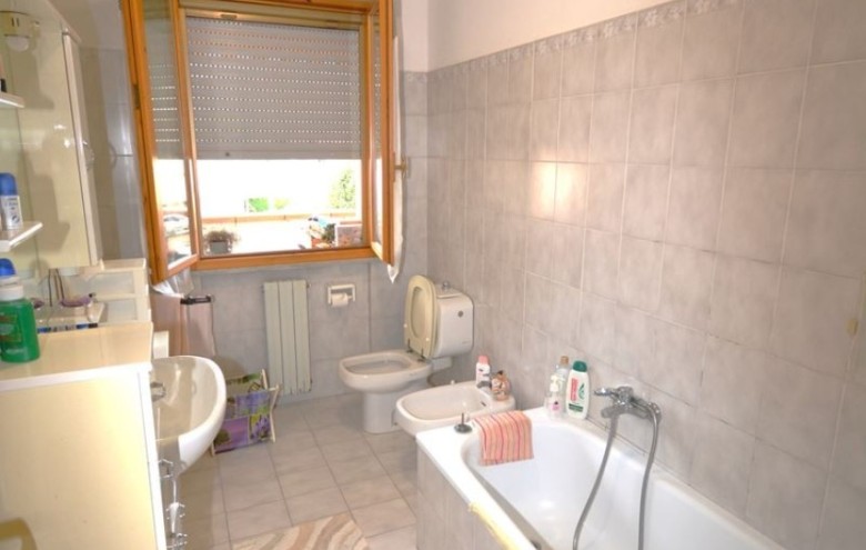 Appartamento in vendita a Montignoso