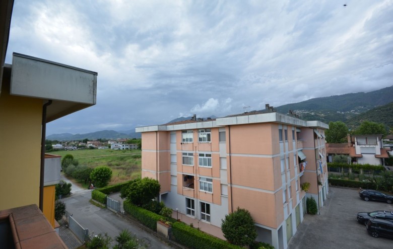 Appartamento in vendita a Montignoso