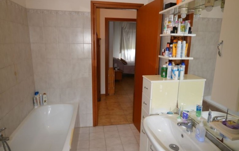 Appartamento in vendita a Montignoso