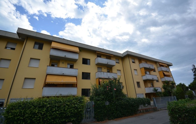 Appartamento in vendita a Montignoso