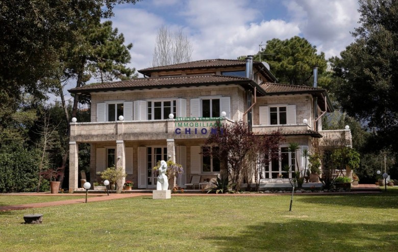 Villa singola in vendita a Massa