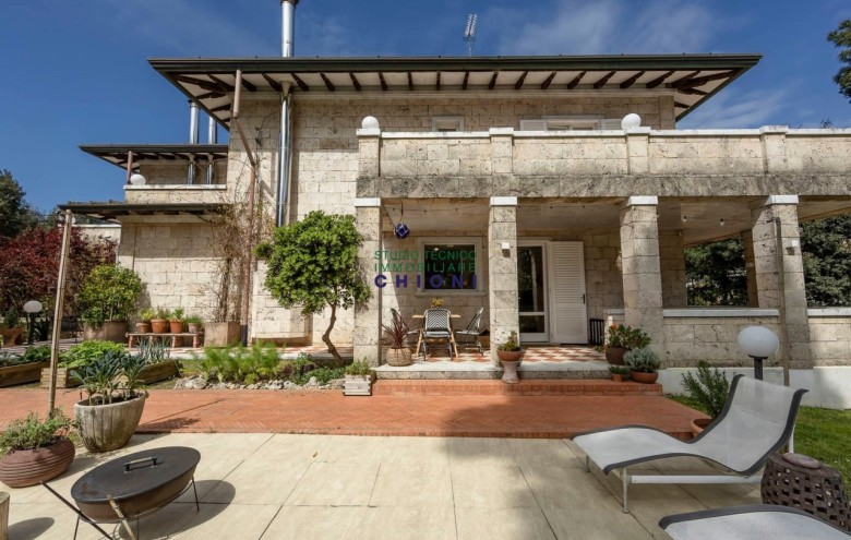 Villa singola in vendita a Massa