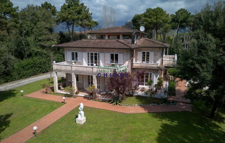 Villa singola in vendita a Massa