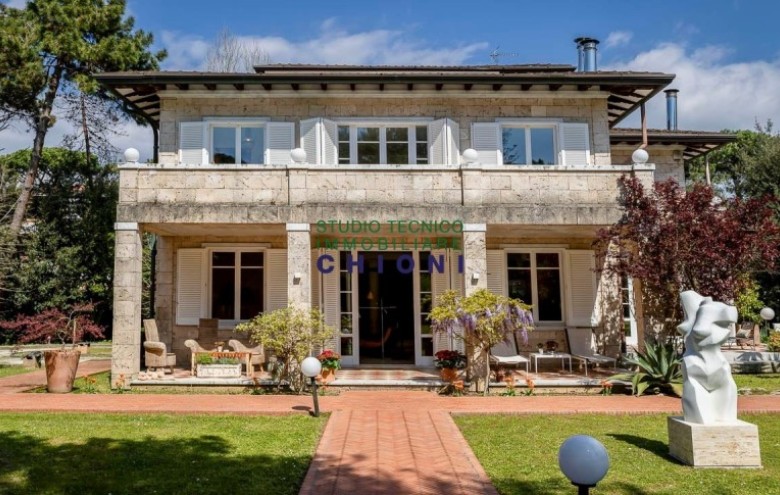 Villa singola in vendita a Massa