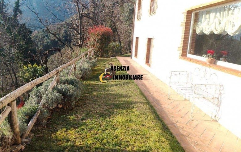 Villa singola in vendita a Camaiore