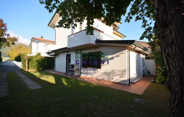 Bifamiliare in vendita a Montignoso