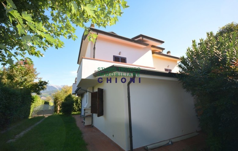 Bifamiliare in vendita a Montignoso