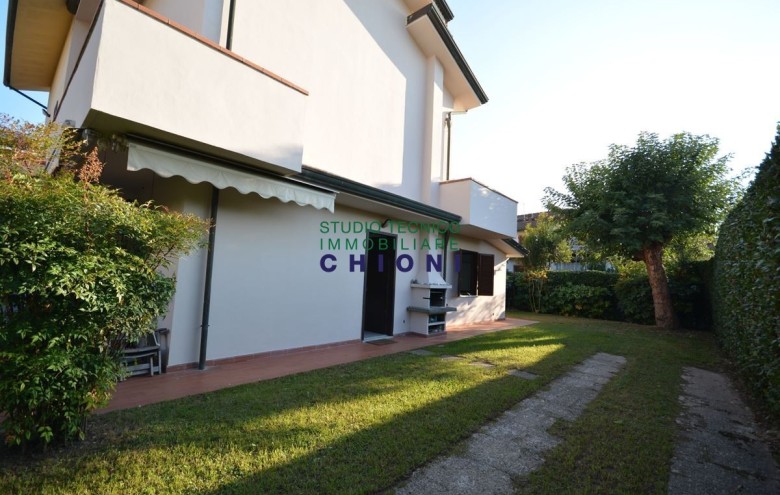 Bifamiliare in vendita a Montignoso