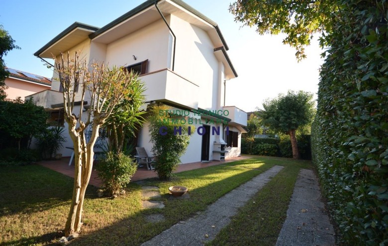 Bifamiliare in vendita a Montignoso