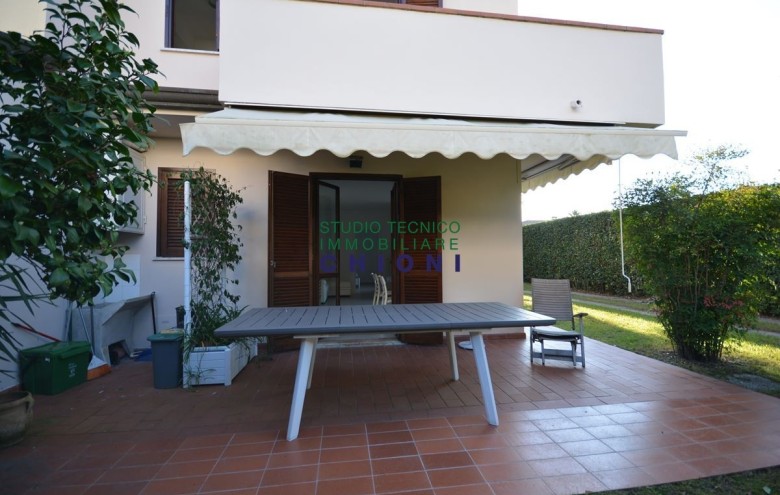 Bifamiliare in vendita a Montignoso