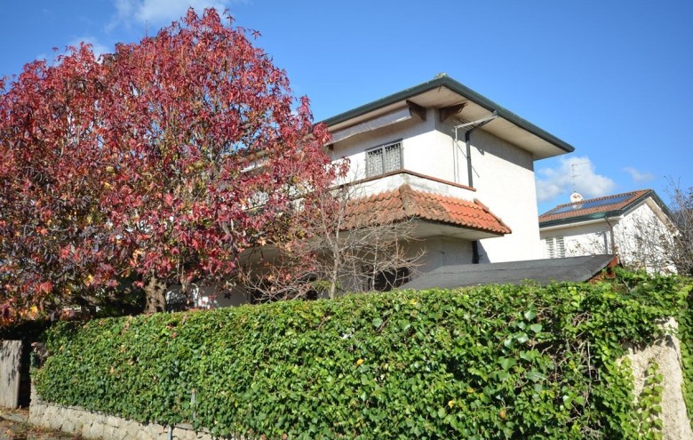 Bifamiliare in vendita a Montignoso