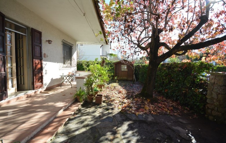 Bifamiliare in vendita a Montignoso