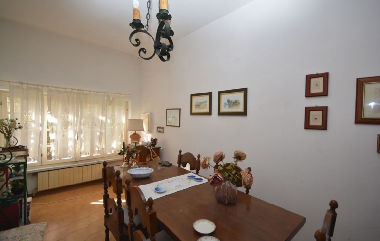 Bifamiliare in vendita a Montignoso