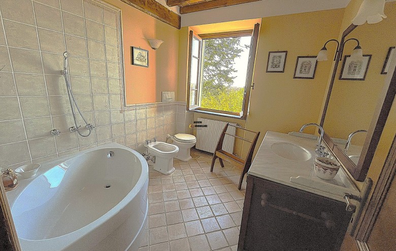 Bifamiliare in vendita a Camaiore