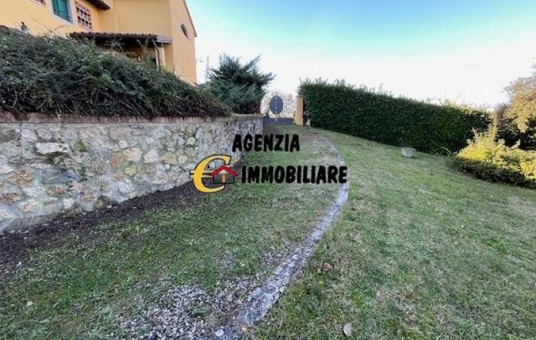 Bifamiliare in vendita a Camaiore