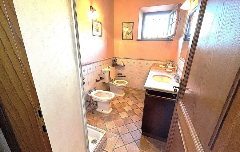 Bifamiliare in vendita a Camaiore