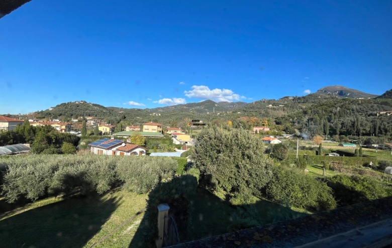 Bifamiliare in vendita a Camaiore